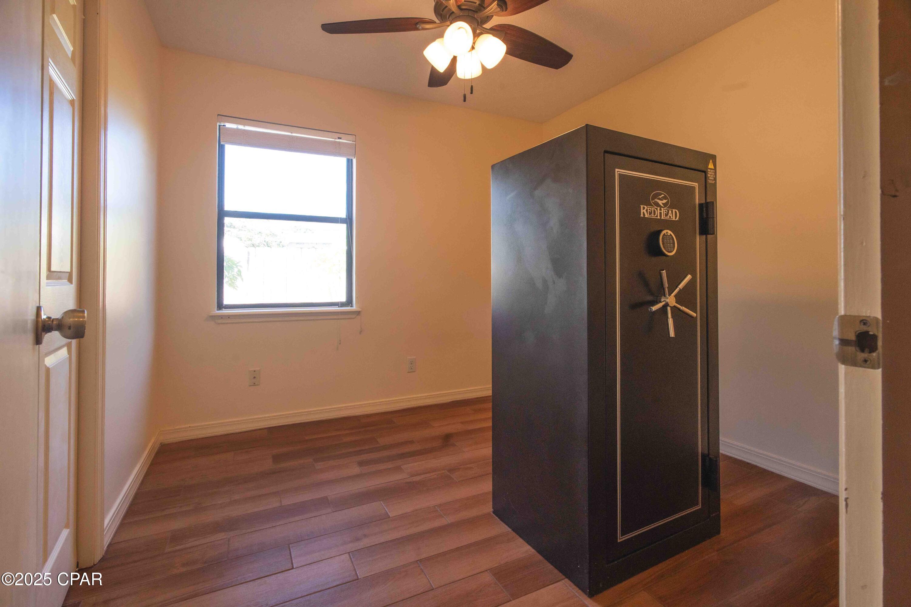 Image 19 For 585 Lagoon Oaks Drive