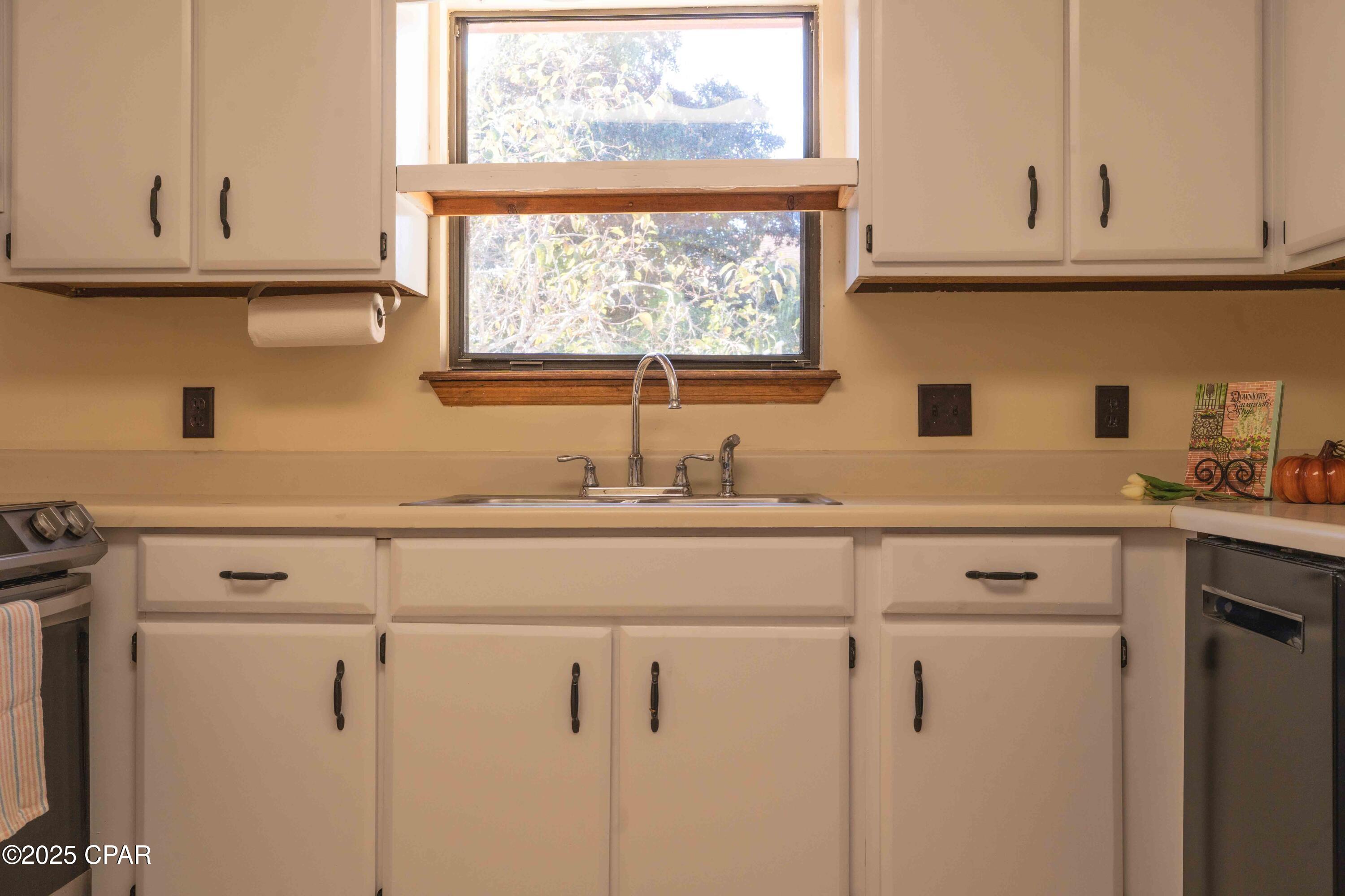 Image 9 For 585 Lagoon Oaks Drive