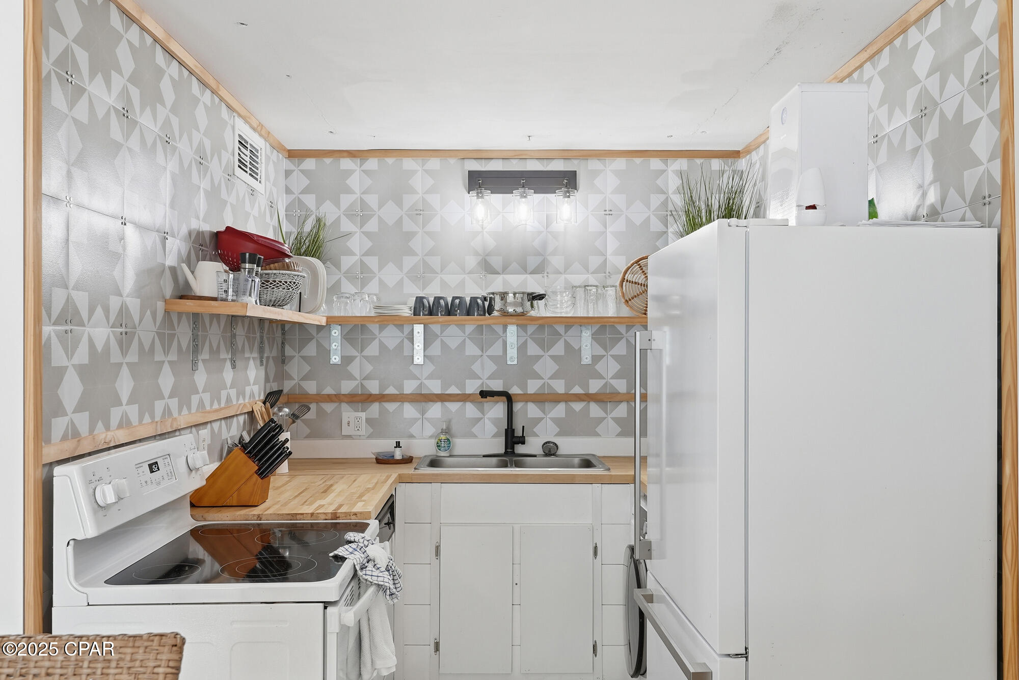 Image 21 For 8743 Thomas Drive  331