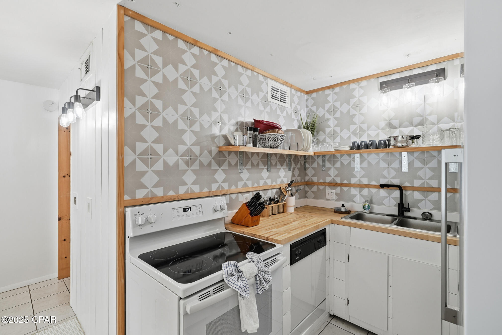 Image 23 For 8743 Thomas Drive  331