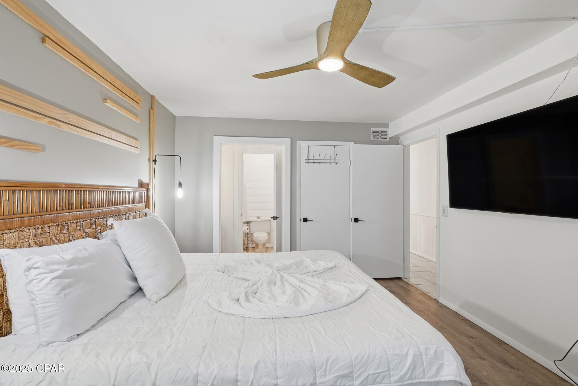 Image 4 For 8743 Thomas Drive  331