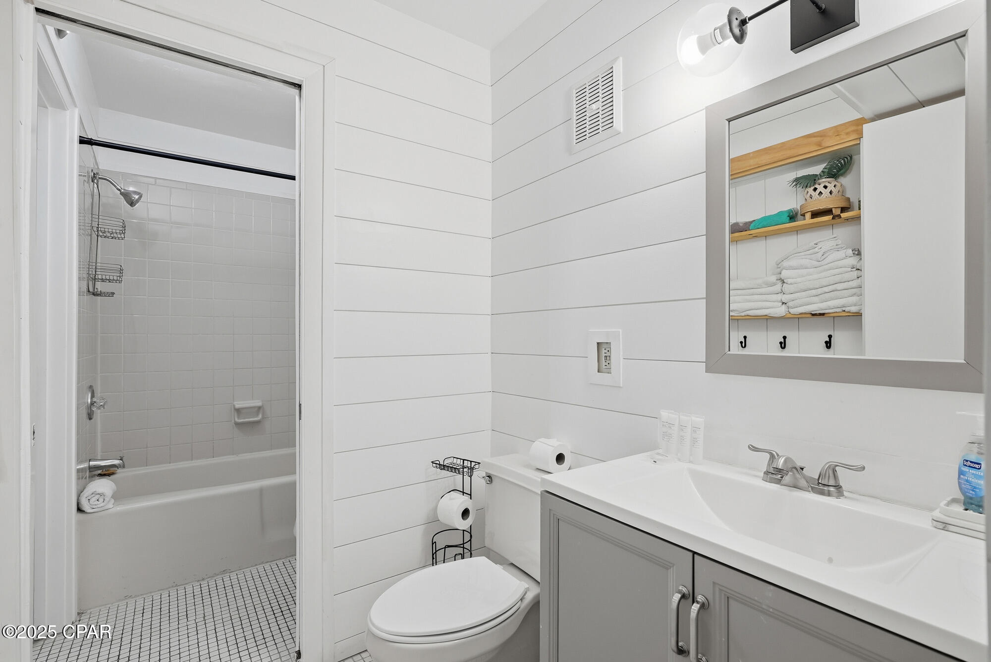 Image 9 For 8743 Thomas Drive  331