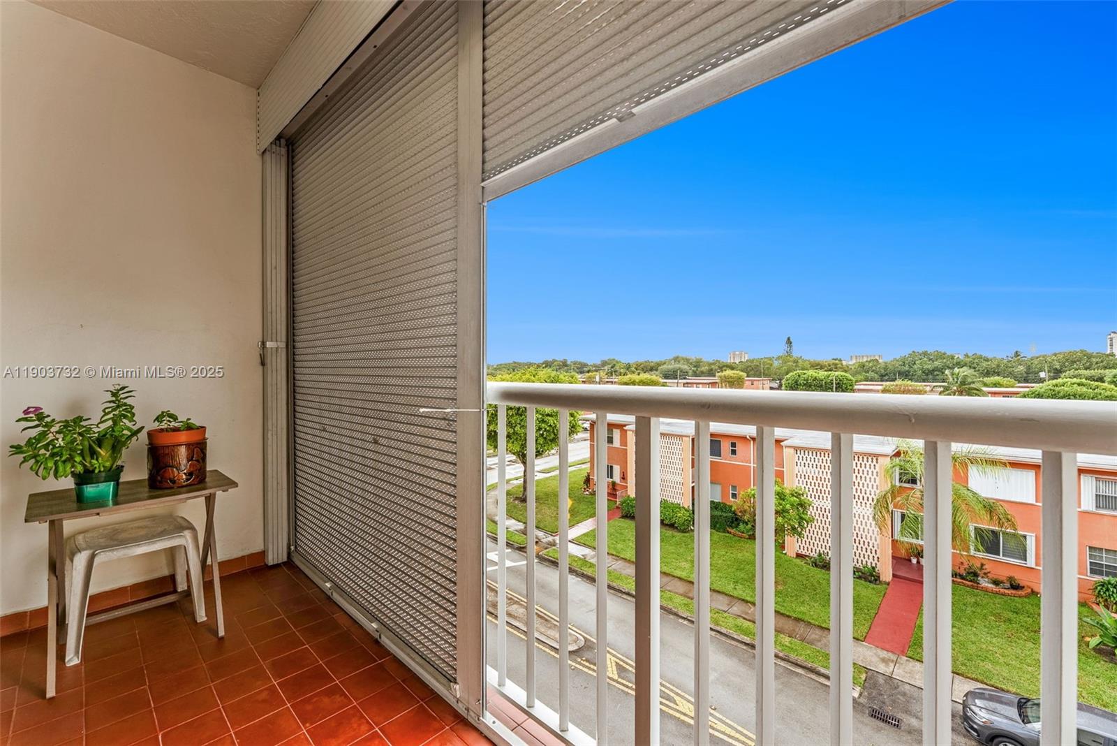3661-sw-9th-ter-402-miami-fl-33135/hzid_fce269e3