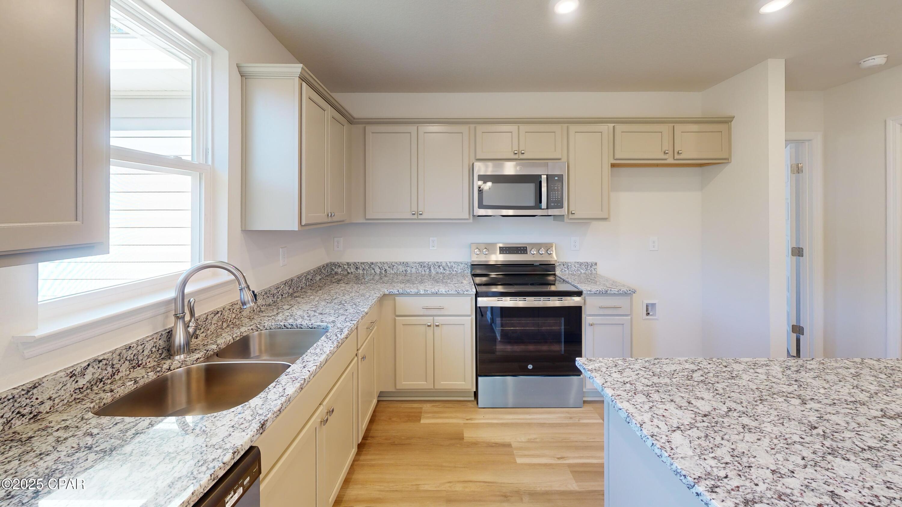 Image 14 For 3888 Bricknell Avenue