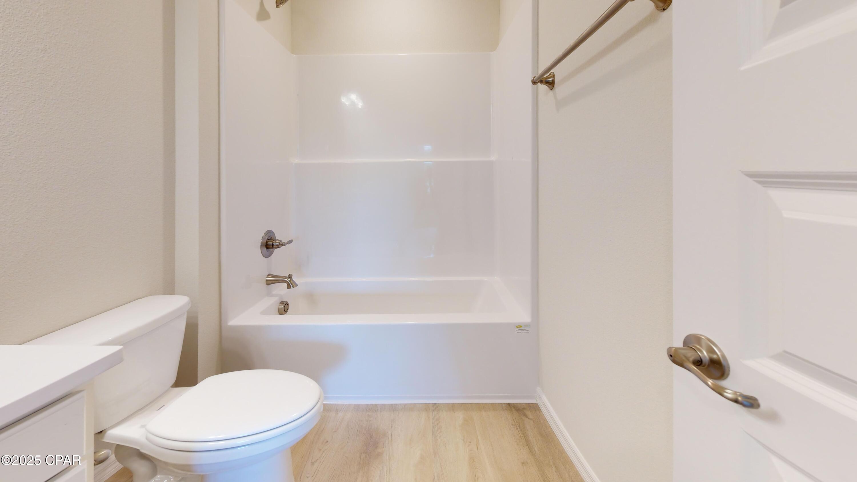 Image 3 For 3884 Bricknell Avenue