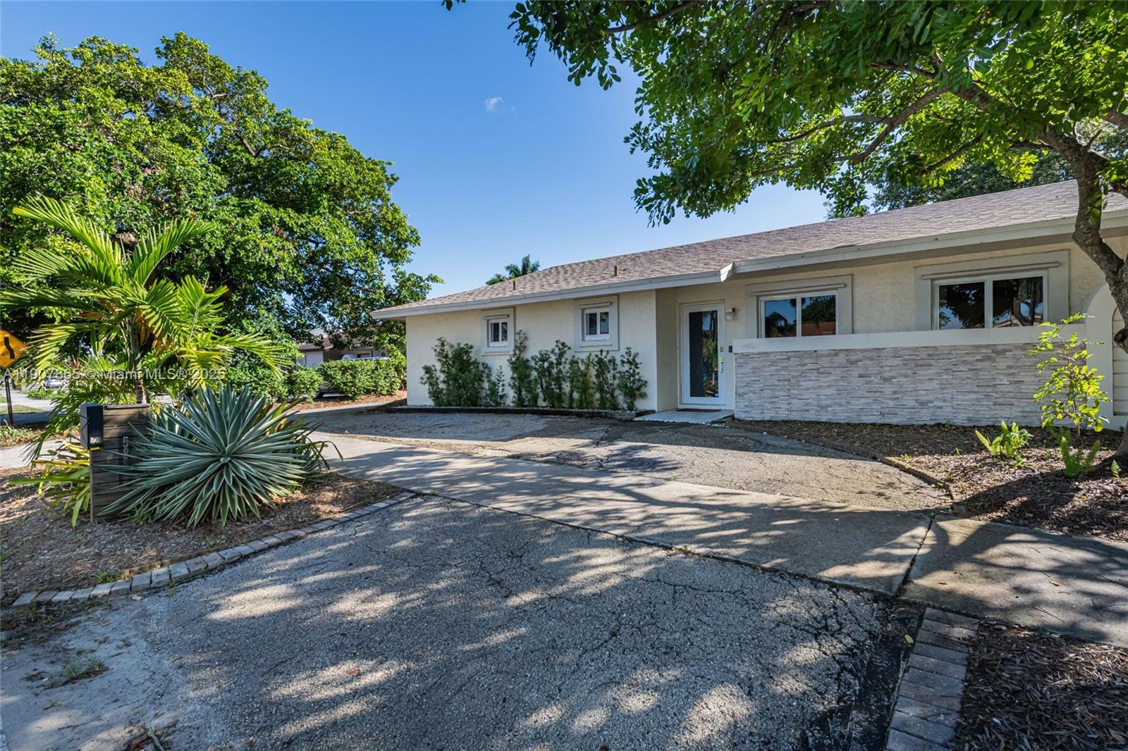 Homes for sale in Dania Beach, FL | 5830 Park Rd, Dania Beach, FL 33312 | MLS# A11907865