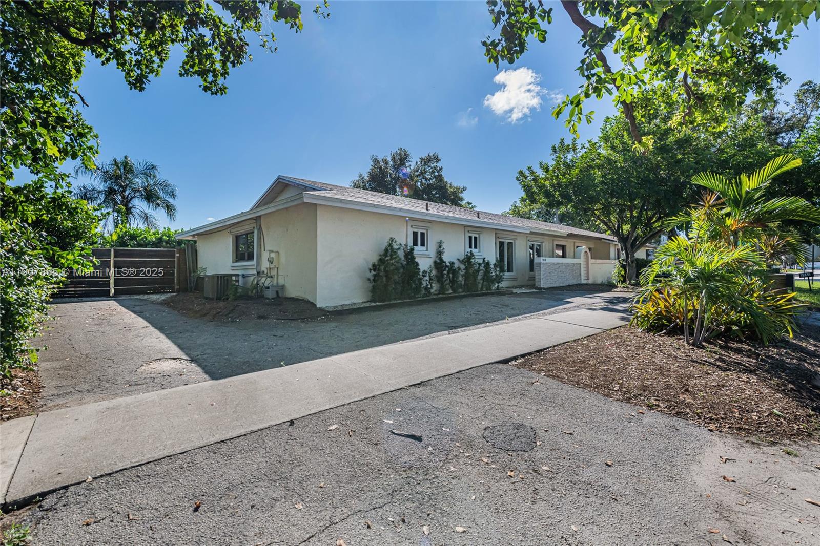 Homes for sale in Dania Beach, FL | 5830 Park Rd, Dania Beach, FL 33312 | MLS# A11907865