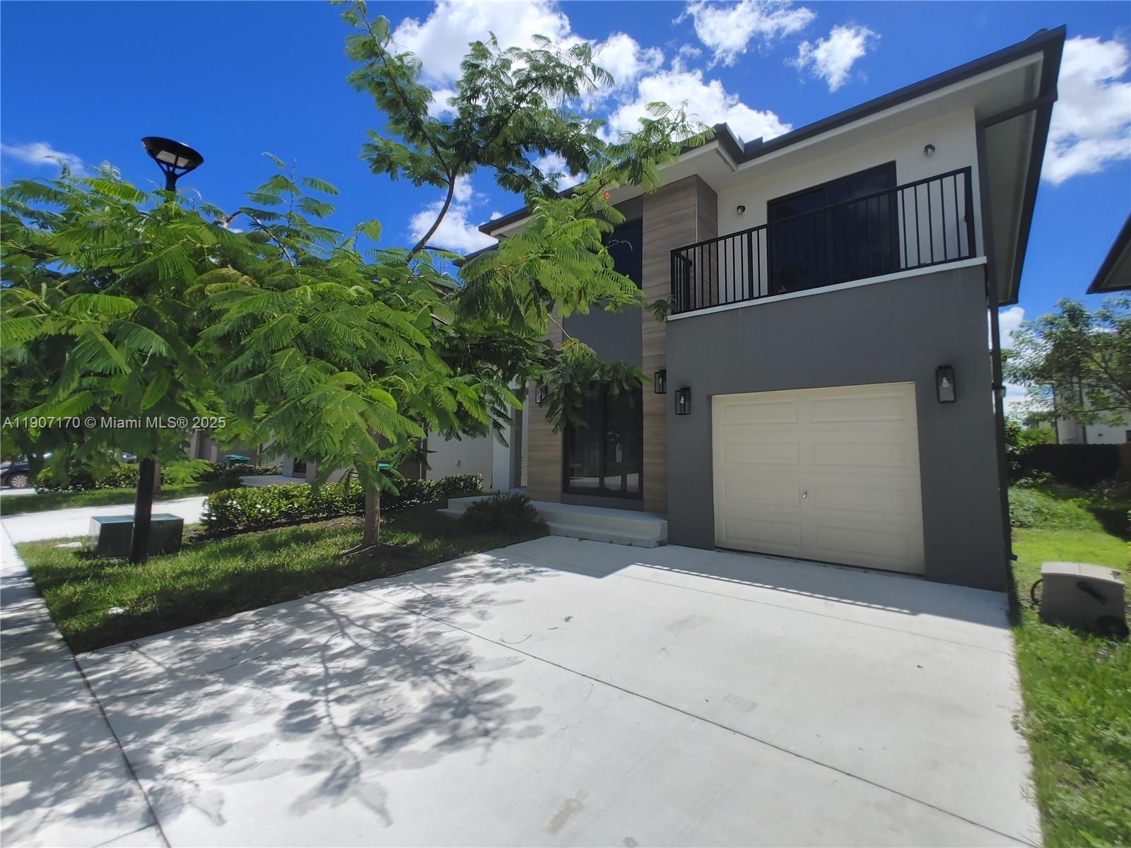 House for Sale in Florida City, FL