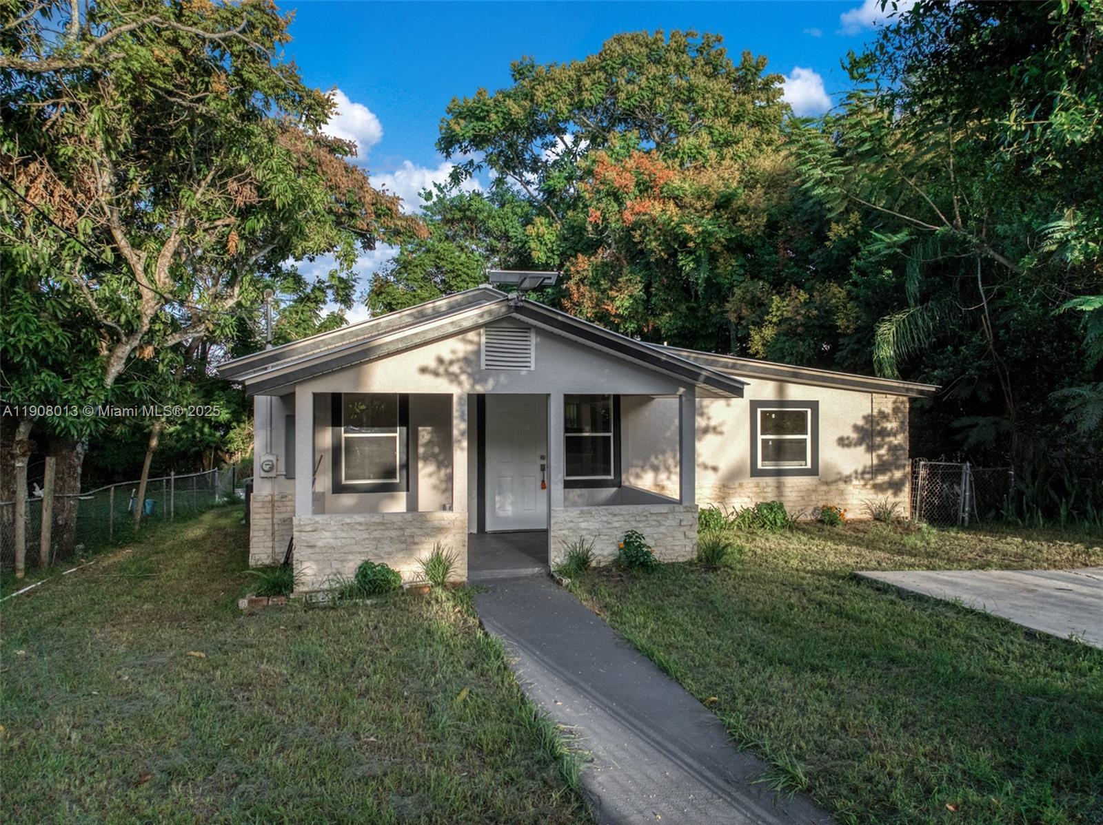 Homes for sale in Avon Park, FL | 129 Flippen, Avon Park, FL 33825 | MLS# A11908013