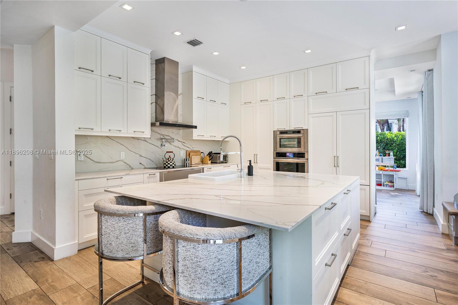 Homes for sale in Aventura, FL | 3703 Ne 199Th St, Aventura, FL 33180 | MLS# A11896208