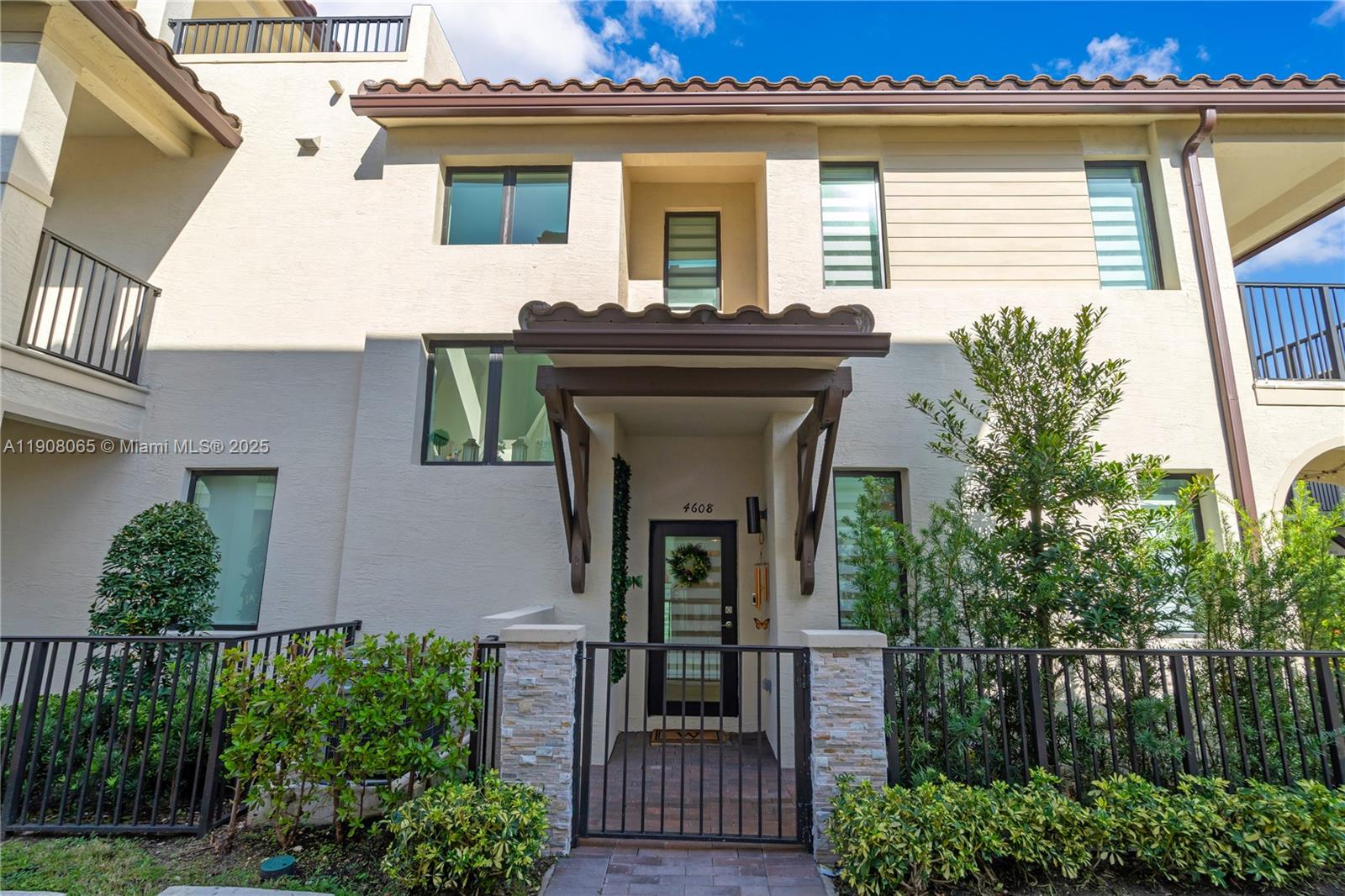 Homes for sale in Doral, FL | 4608 Nw 83Rd Pkwy, Doral, FL 33166 | MLS# A11908065