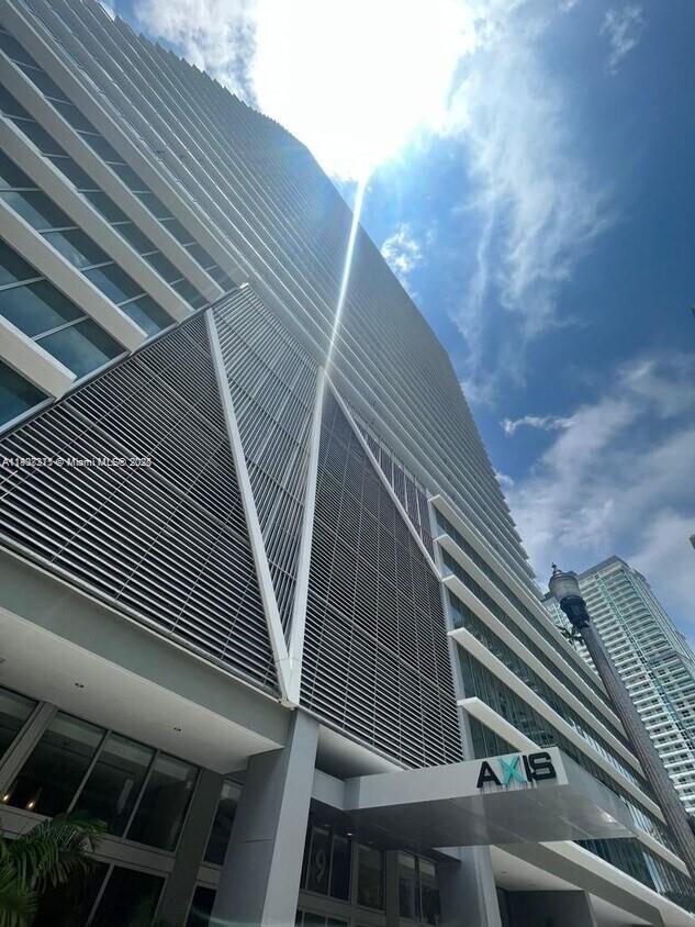The Axis On Brickell Cond