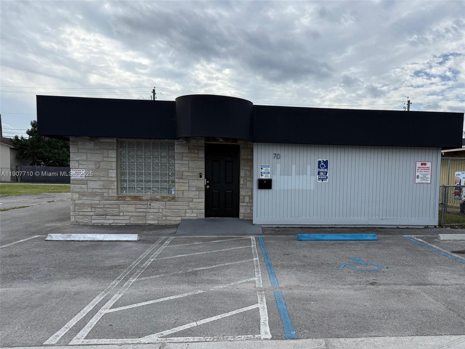 GREAT LOCATION! UPDATED FREE STANDING BUILDING PERFECT FOR YOUR BUSINESS.  FRESHLY PAINTED, CLEAN AND PLENTY OF PARKING IN THE REAR.  OFFERS RECEPTION AREA, WAITING ROOM, OFFICE AREA, PRIVATE ROOMS, BATHROOM & KITCHEN. CONVENIENTLY LOCATED ON CAMPBELL DR NEXT TO KROME AVE. PREVIOUSLY A MEDICAL OFFICE BUILDING BUT PERFECT FOR MOST ANY PROFESSIONAL BUSINESS. CALL TODAY!