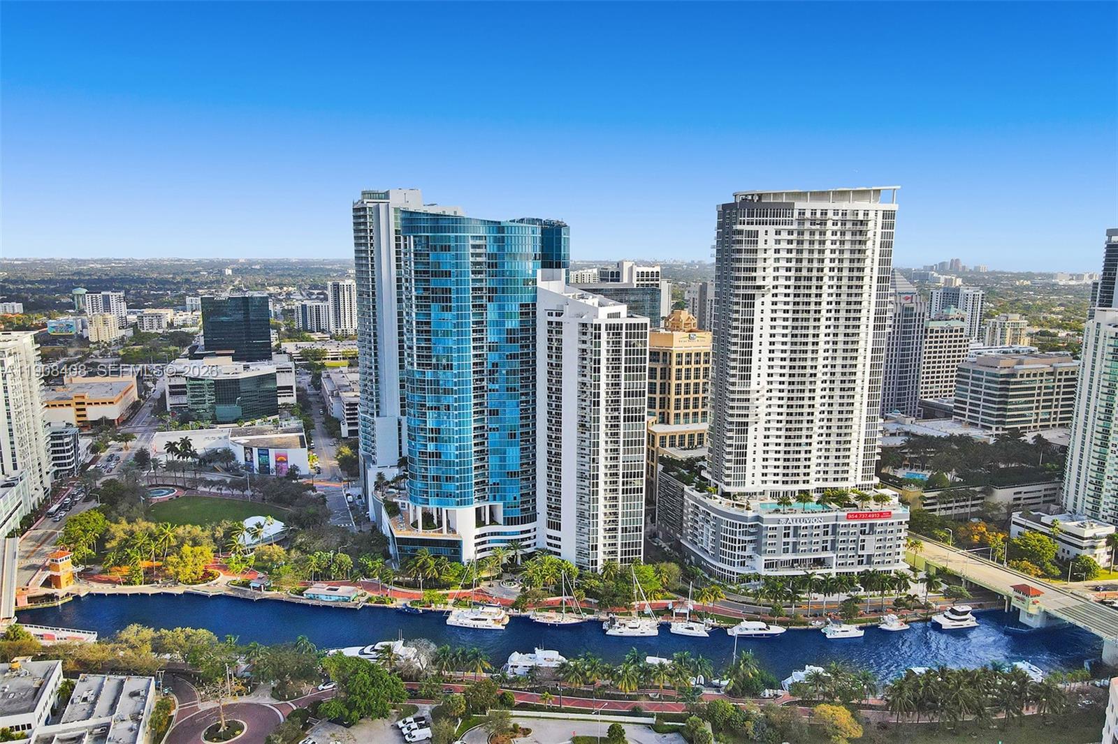 Las Olas River House Cond