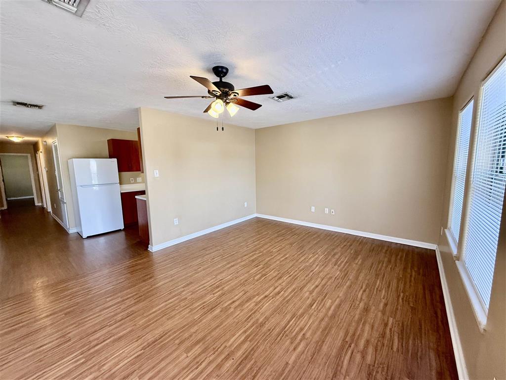 604 DEROUEN Street — photo 3