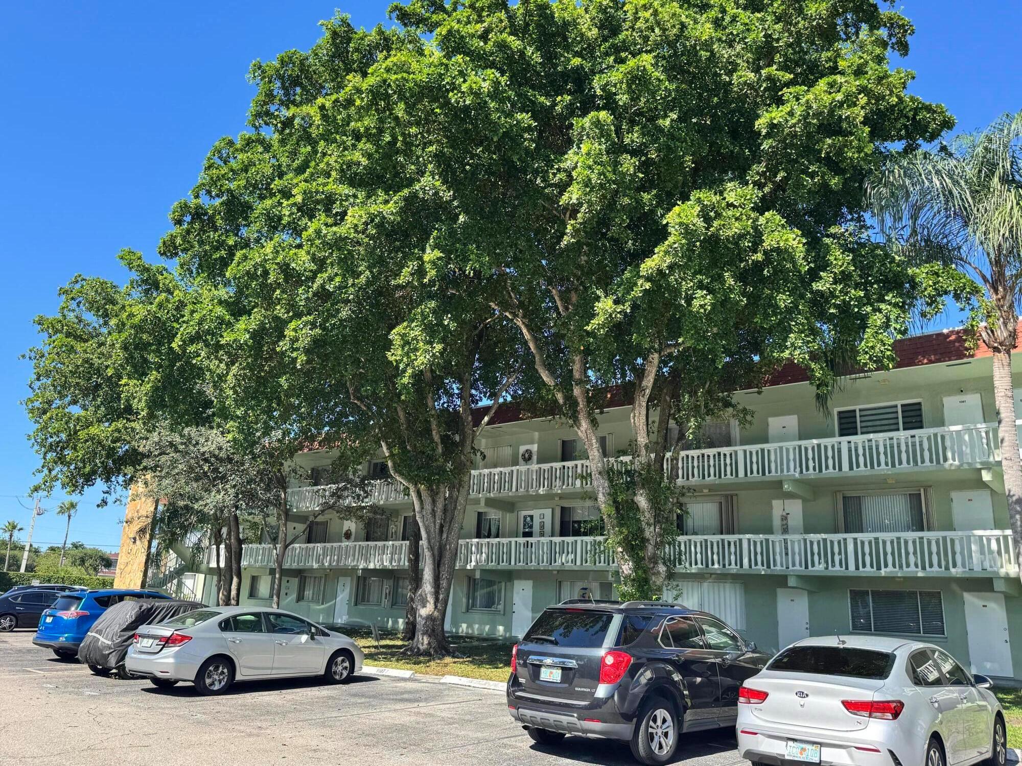 Regal Palms Victoria Cond