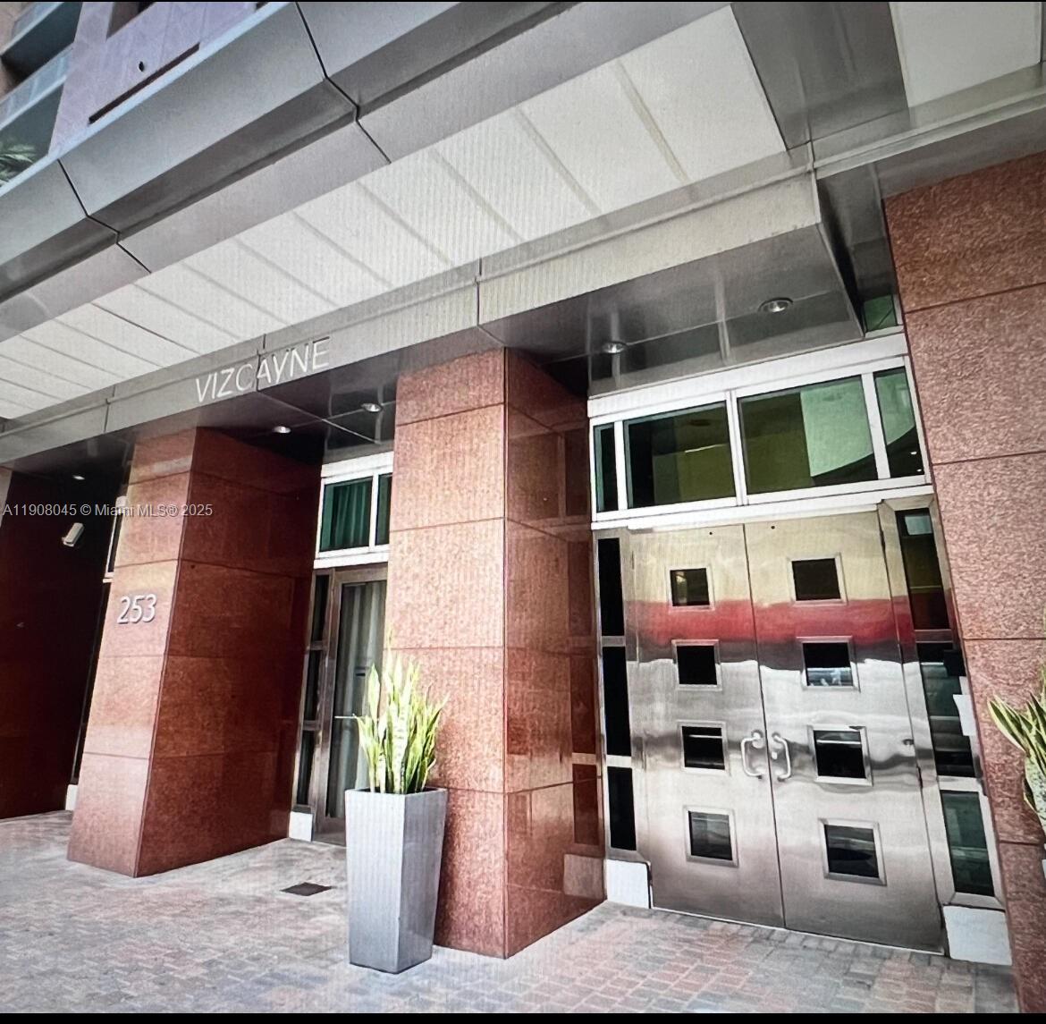 Vizcayne South Condo