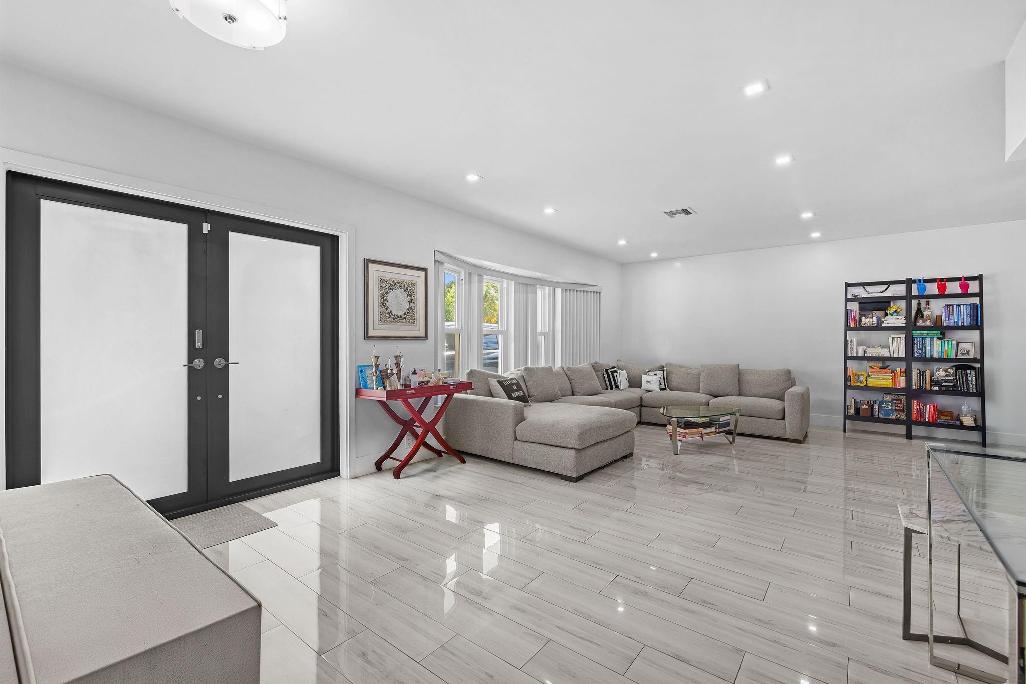 Homes for sale in Hollywood, FL | 3500 N 46th Ave, Hollywood, FL 33021 | MLS# F10533726