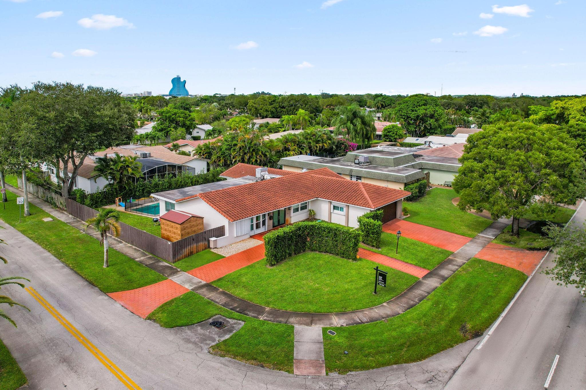 Homes for sale in Hollywood, FL | 3500 N 46th Ave, Hollywood, FL 33021 | MLS# F10533726