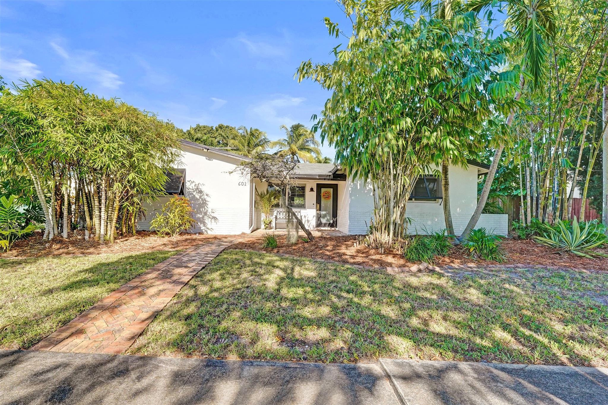 Hollywood Hills 6-22 B