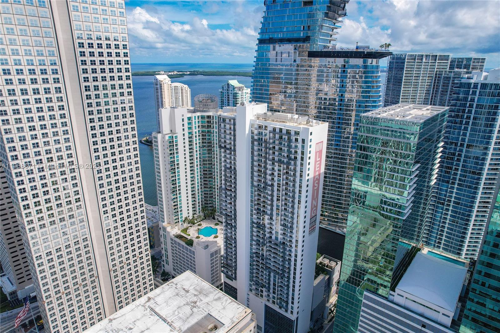 Muze at Met has redefined luxury living in Downtown Miami. Located in the heart of the downtown area, Muze at Met offers luxurious apartment homes with beautiful features and elegant amenities. Our Miami apartments will also include retail, Celebrity Chef Gordon Ramsey Hell's Kitchen, and even Silver Spot Cinema! Enter the lobby of our apartments in Miami and be greeted by our concierge staff before going to the wellness area or relaxation lounge. Take your pup to the dog salon or head over to the game room and entertainment area for after work fun. Prices and availability subject to change without notice.