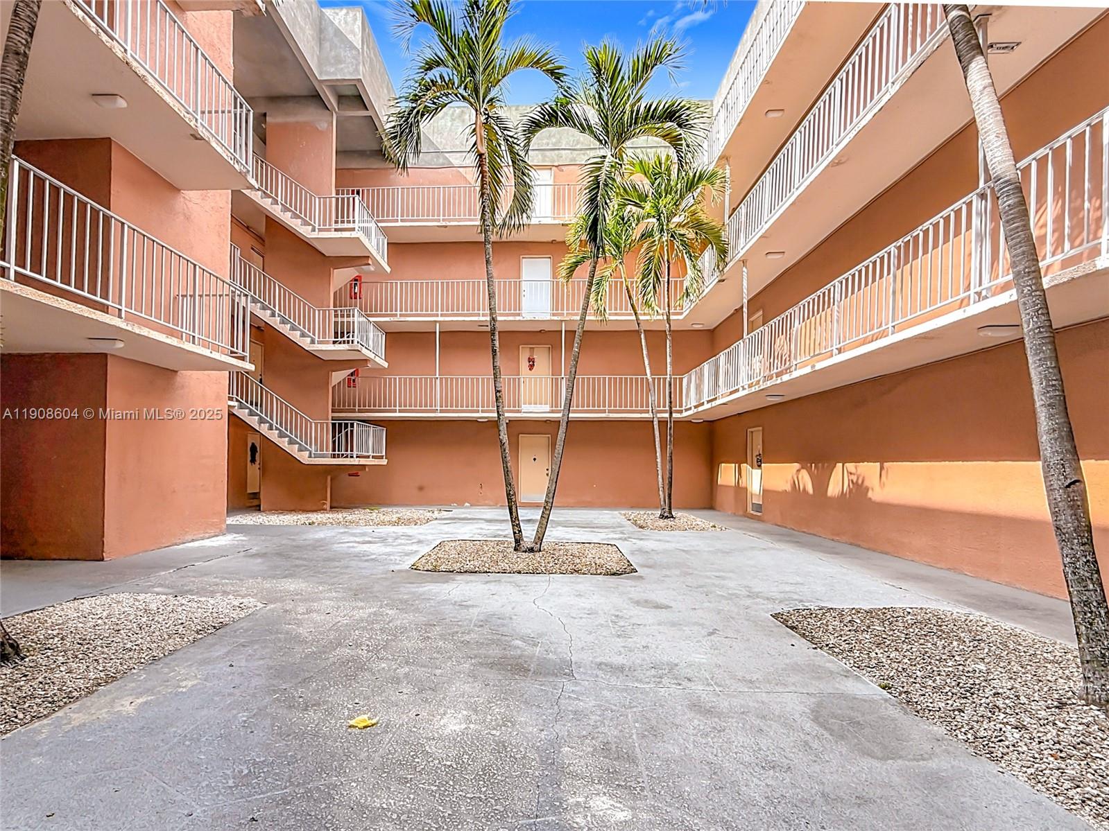 Lakeview Gardens At Miami