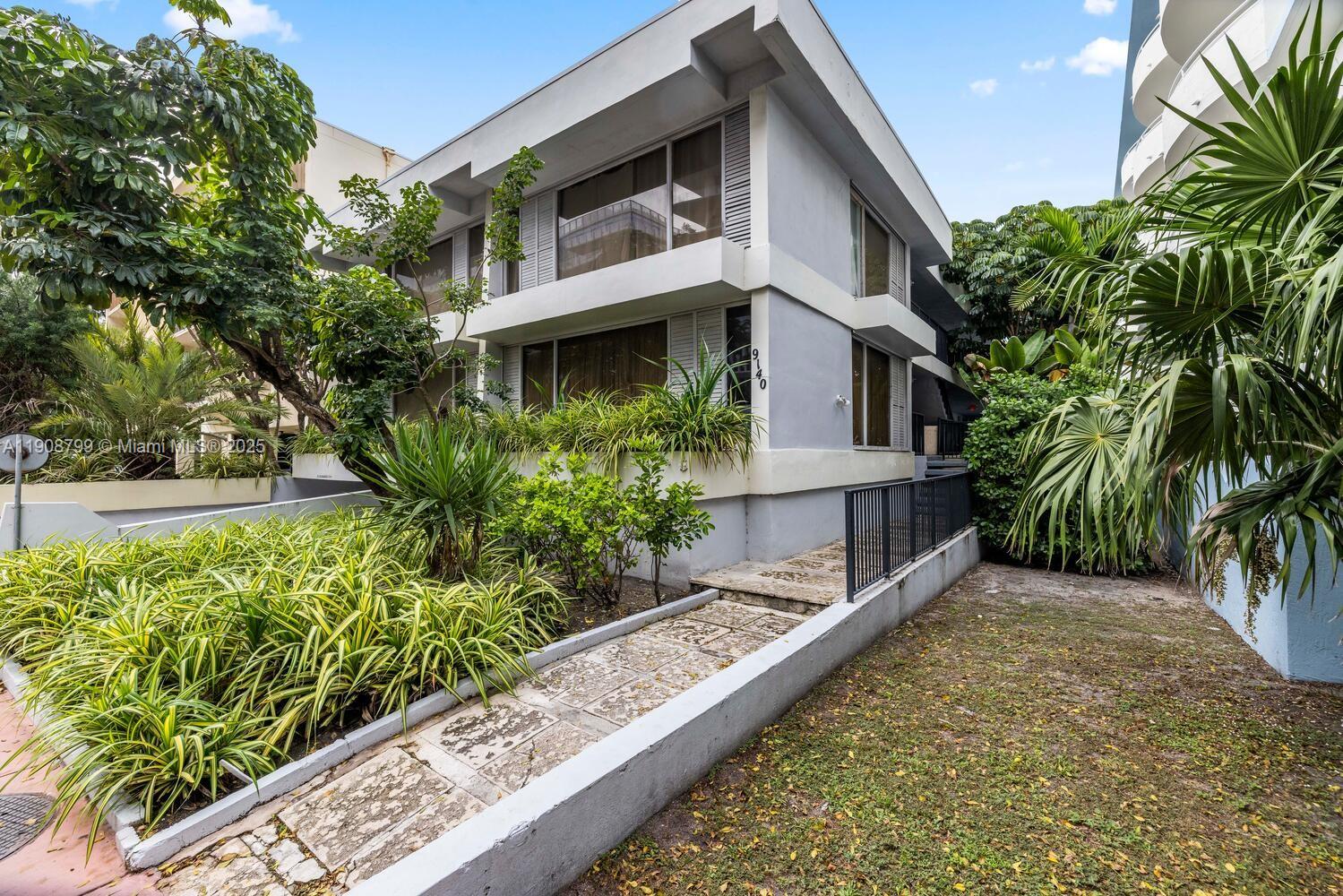 9140 Collins Ave Condo