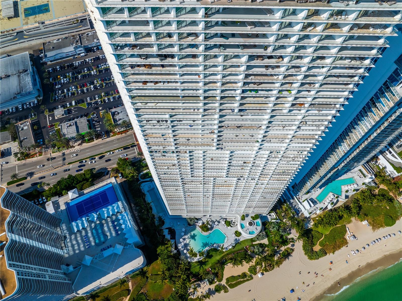Apartamento à Venda em Sunny Isles Beach, FL