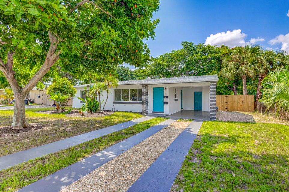 Homes for sale in Lake Park, FL | 512 Bayberry Dr, Lake Park, FL 33403 | MLS# R11138162