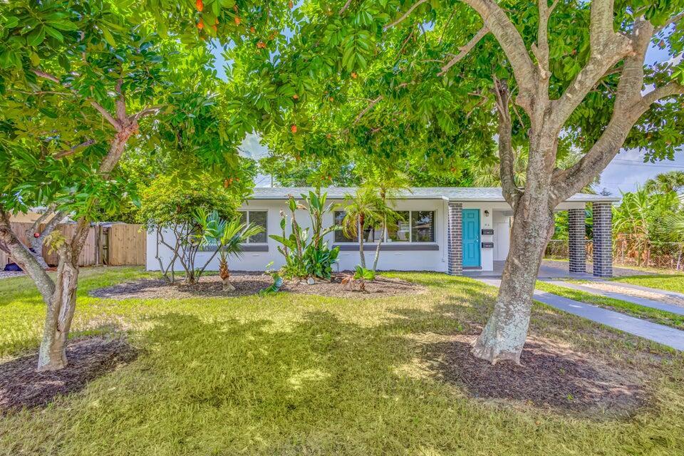 Homes for sale in Lake Park, FL | 512 Bayberry Dr, Lake Park, FL 33403 | MLS# R11138162