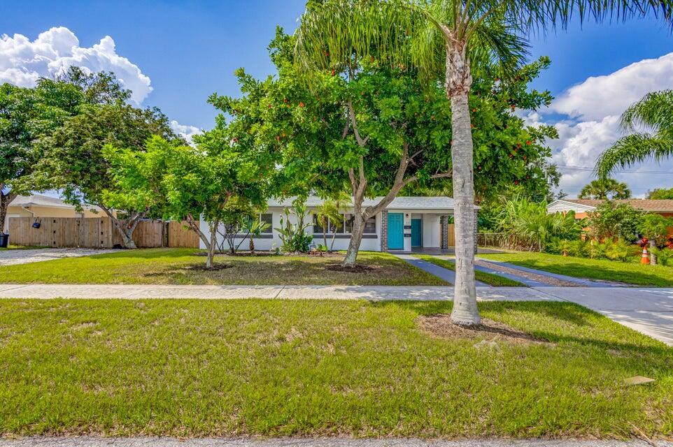 Homes for sale in Lake Park, FL | 512 Bayberry Dr, Lake Park, FL 33403 | MLS# R11138162