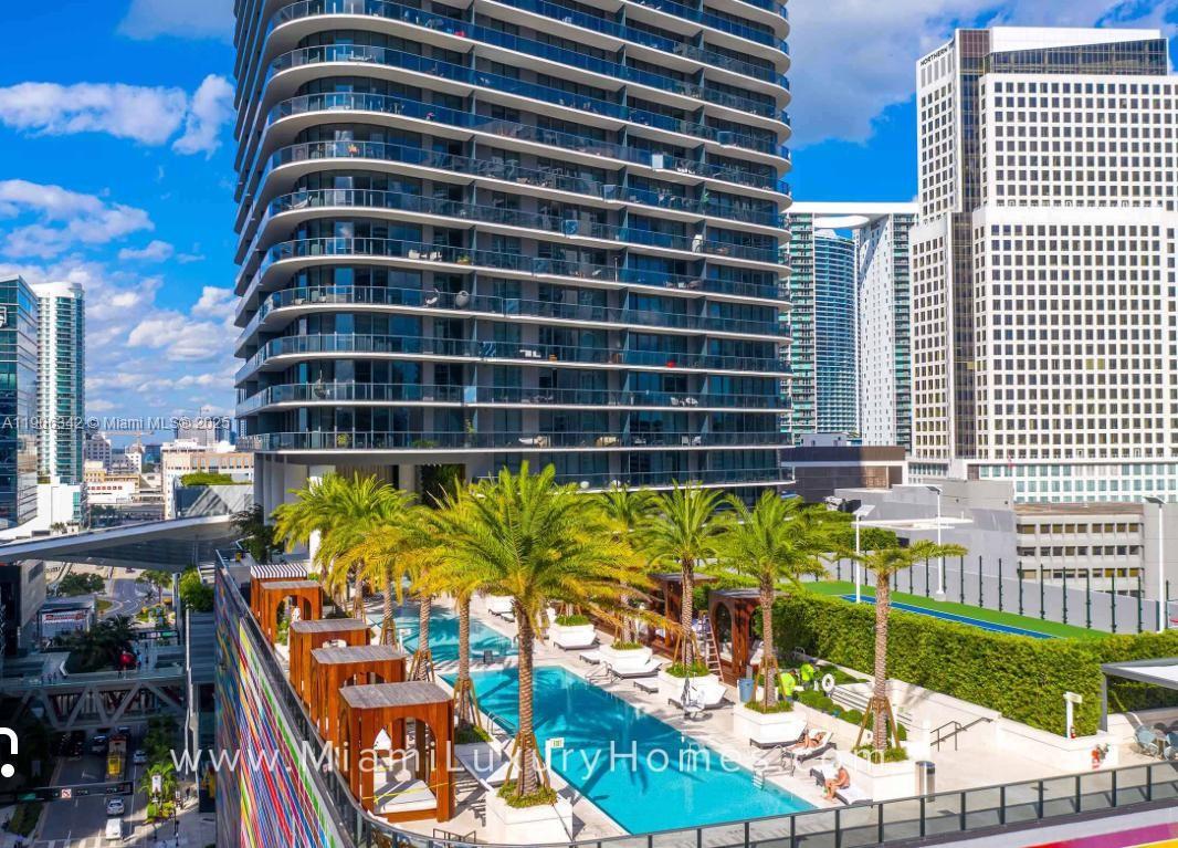 Condo for Sale in Miami, FL