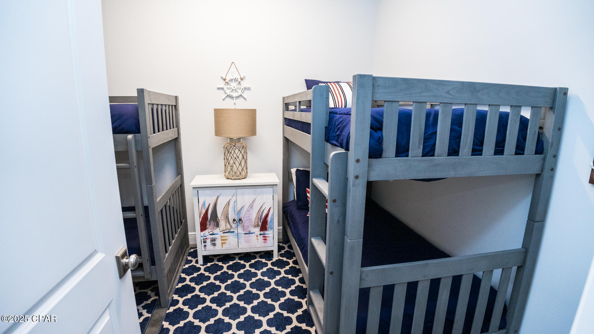 Listing photo id 16 for 235 La Valencia Circle