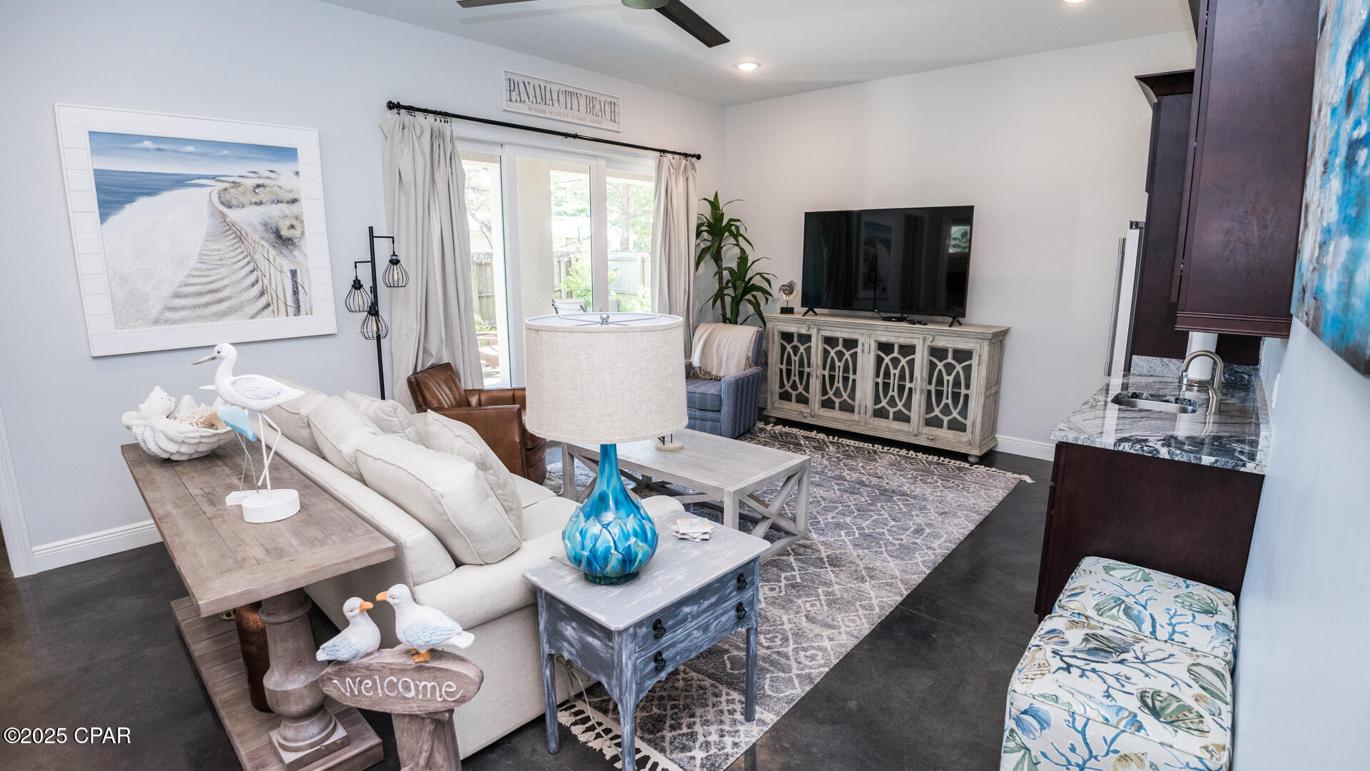 Listing photo id 17 for 235 La Valencia Circle