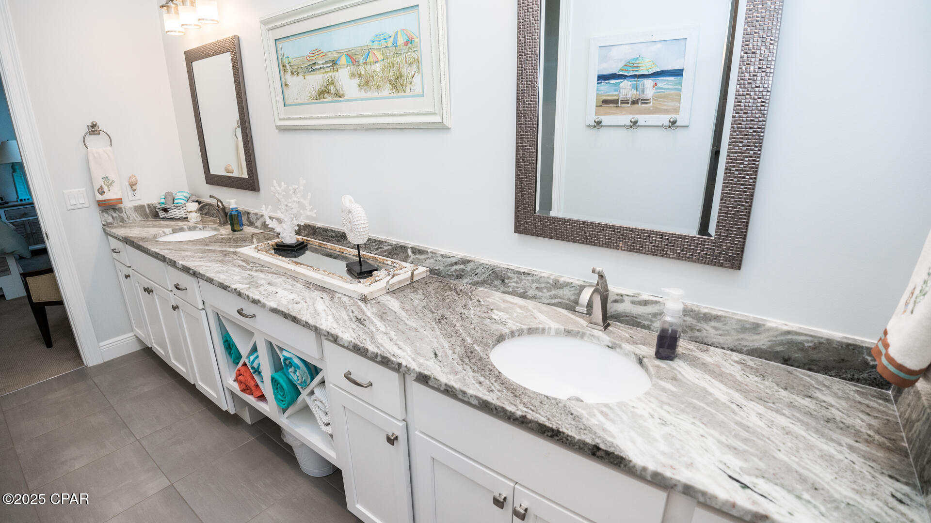 Listing photo id 23 for 235 La Valencia Circle