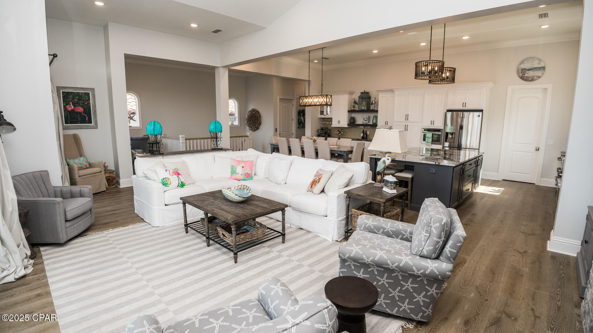 Listing photo id 36 for 235 La Valencia Circle