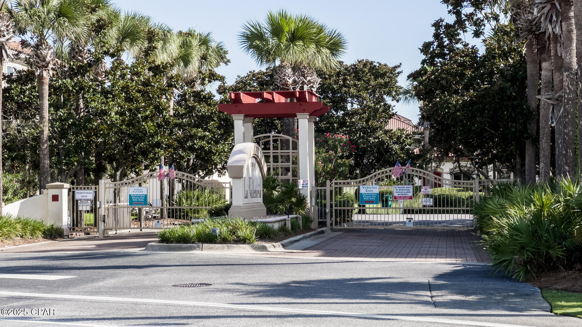 Listing photo id 6 for 235 La Valencia Circle