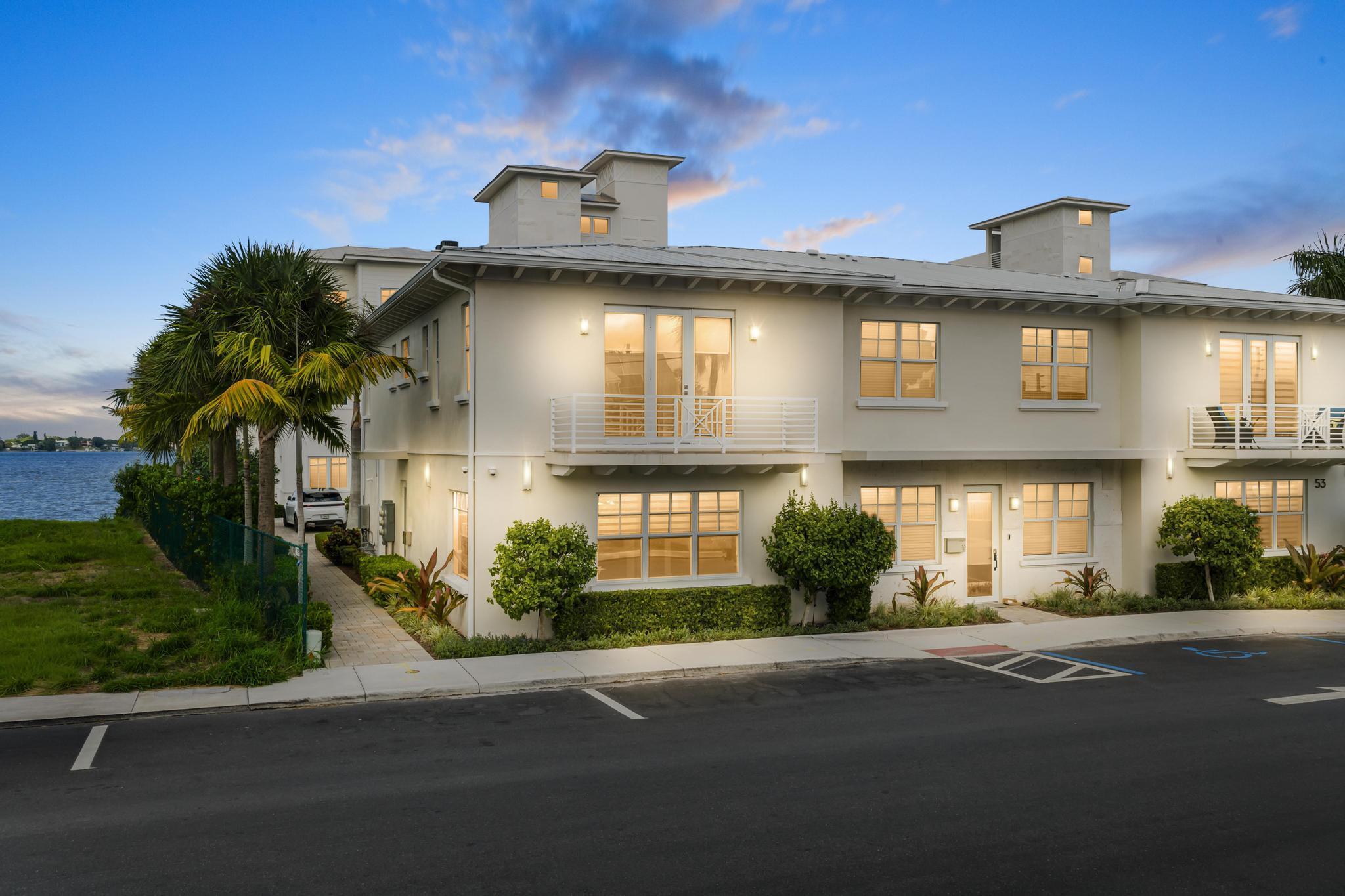 River House Stuart  A Con