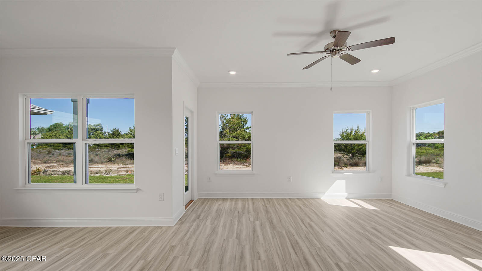 Listing photo id 15 for 149 Chateau Lane