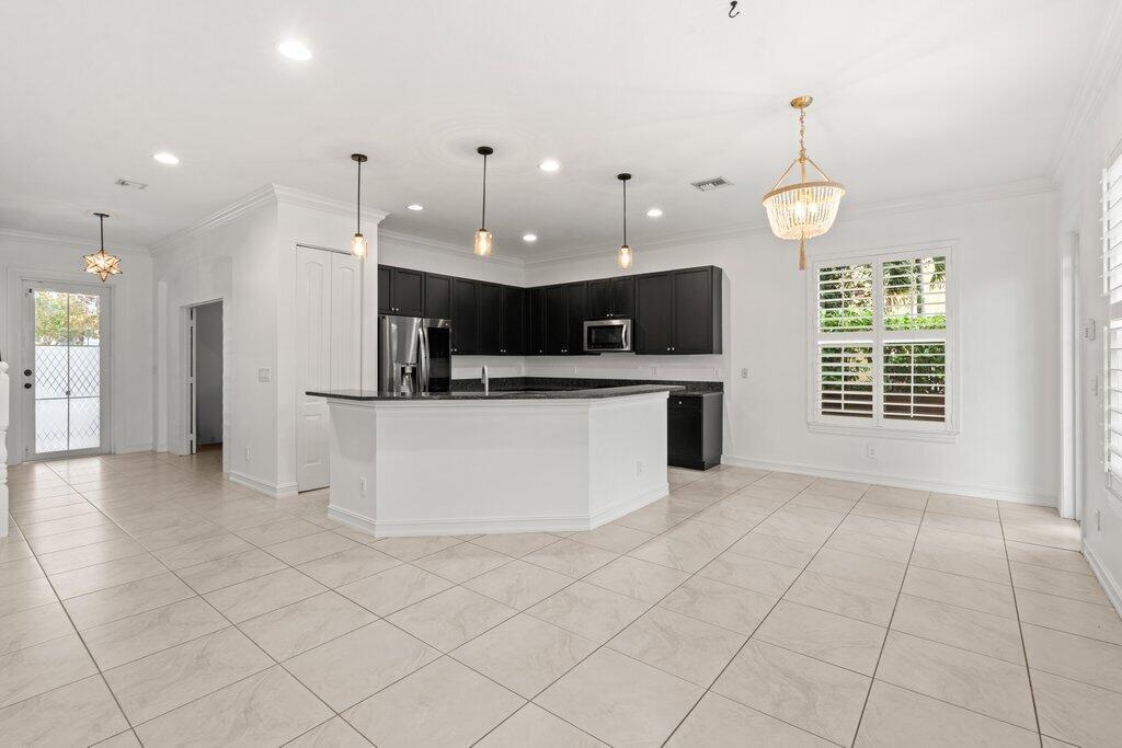 Photo 10 of home located at 115 Leather Leaf Drive, Jupiter FL