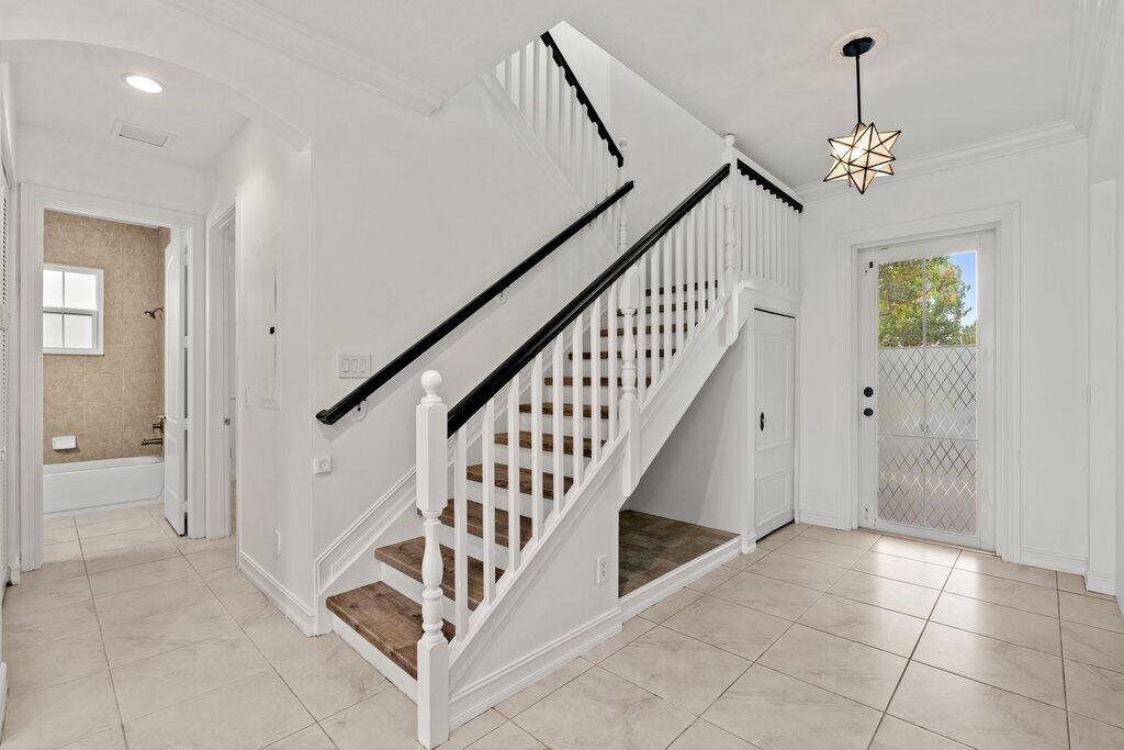 Photo 12 of home located at 115 Leather Leaf Drive, Jupiter FL