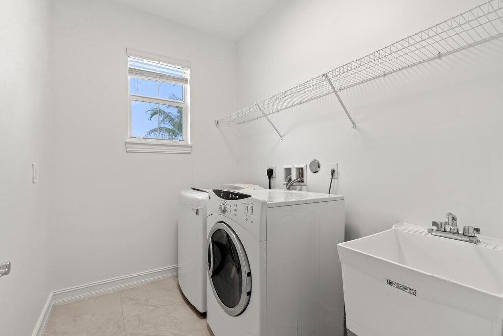 Photo 18 of home located at 115 Leather Leaf Drive, Jupiter FL