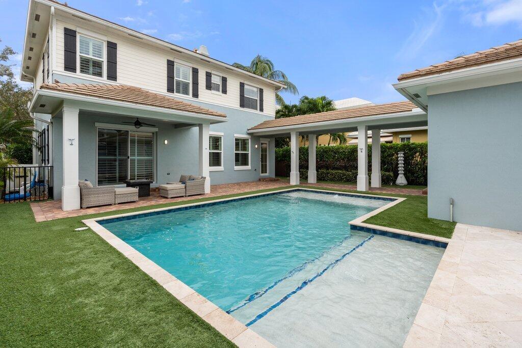 Photo 25 of home located at 115 Leather Leaf Drive, Jupiter FL