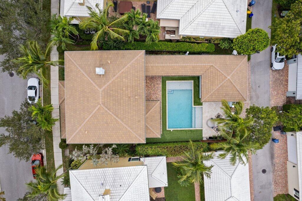 Photo 2 of home located at 115 Leather Leaf Drive, Jupiter FL