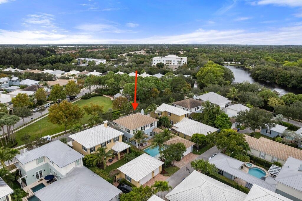 Photo 3 of home located at 115 Leather Leaf Drive, Jupiter FL