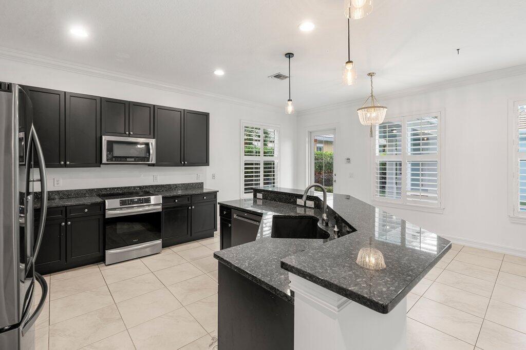 Photo 5 of home located at 115 Leather Leaf Drive, Jupiter FL