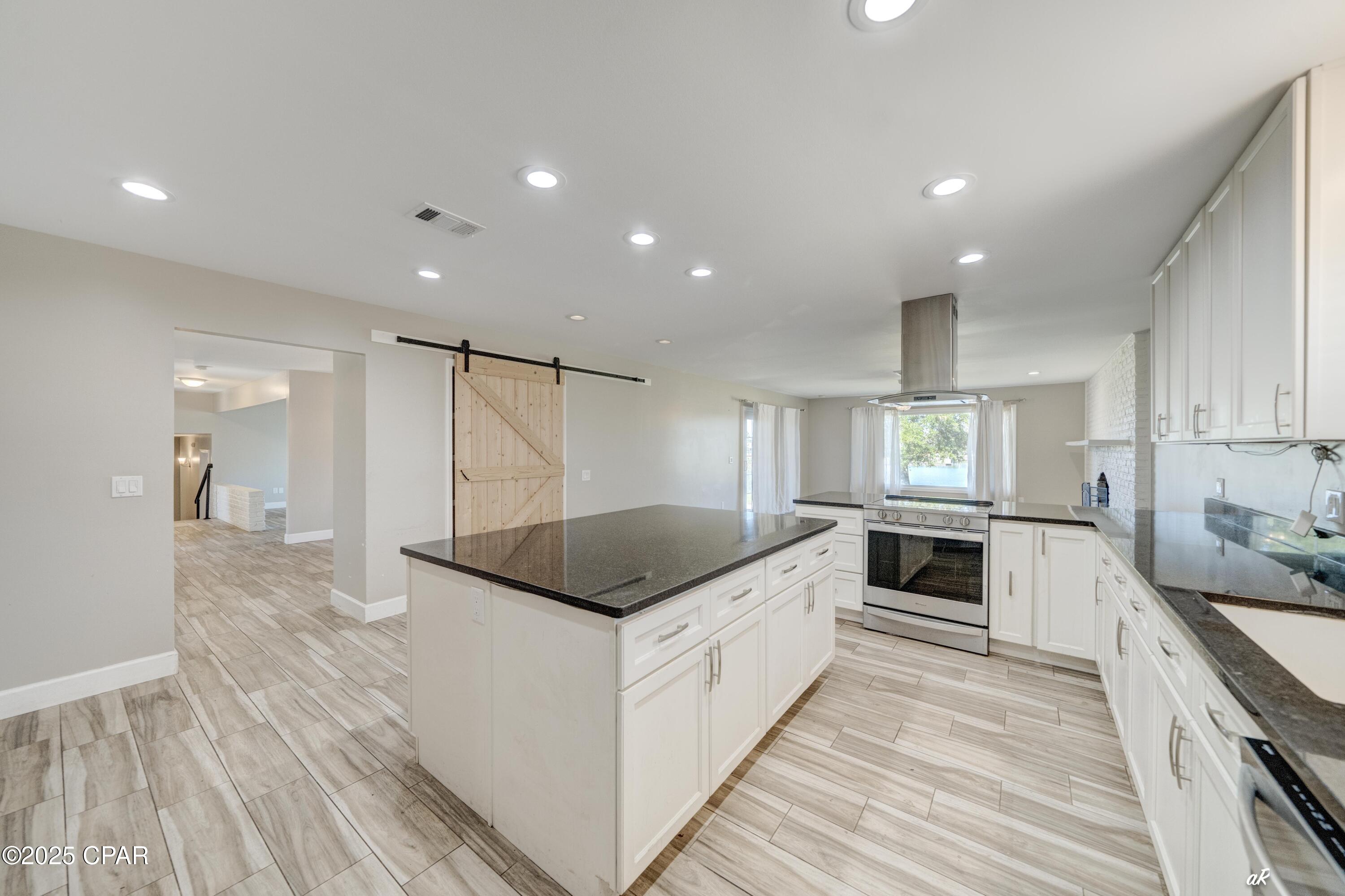 Image 10 For 7017 Hugh Drive