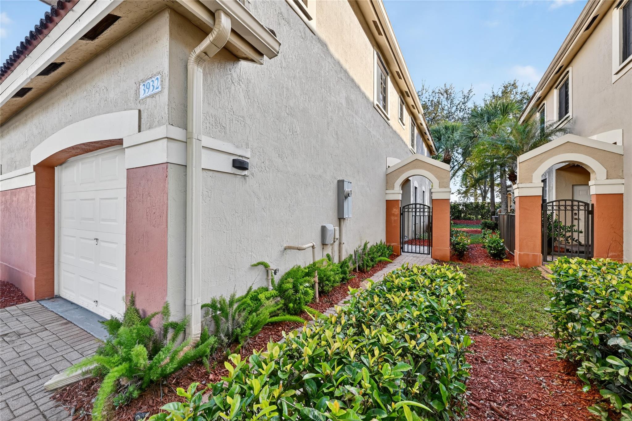 Homes for sale in Weston, FL | 3932 Mango Dr, Weston, FL 33332 | MLS# F10535394