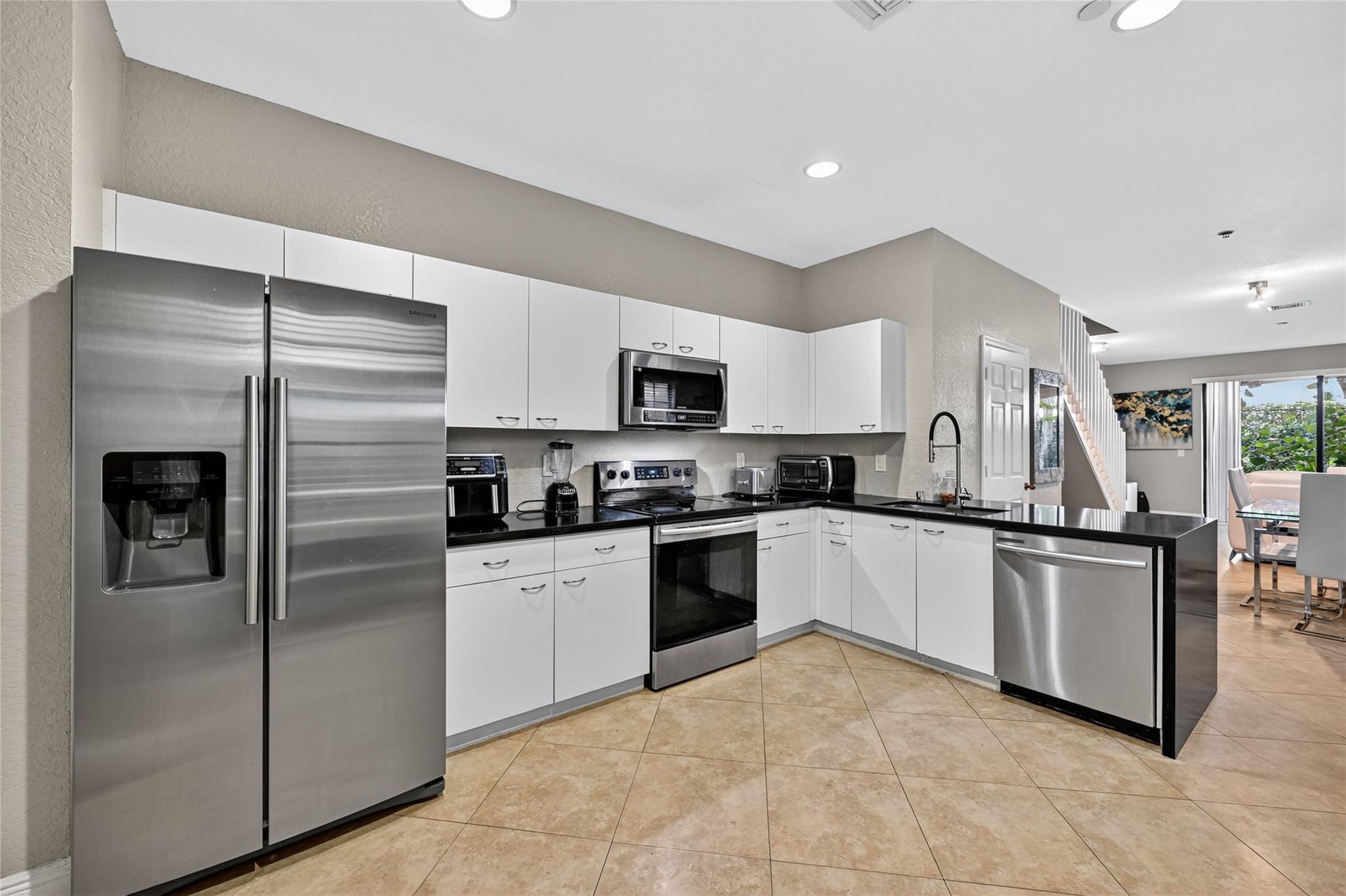 Homes for sale in Weston, FL | 3932 Mango Dr, Weston, FL 33332 | MLS# F10535394