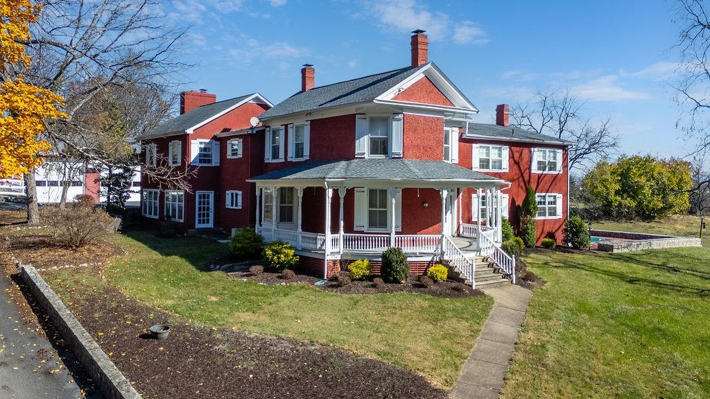 1004 E BEVERLEY ST - luxury property in Staunton, VA